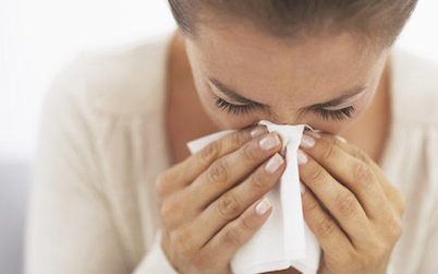 treatment of allergy woman blowing nose